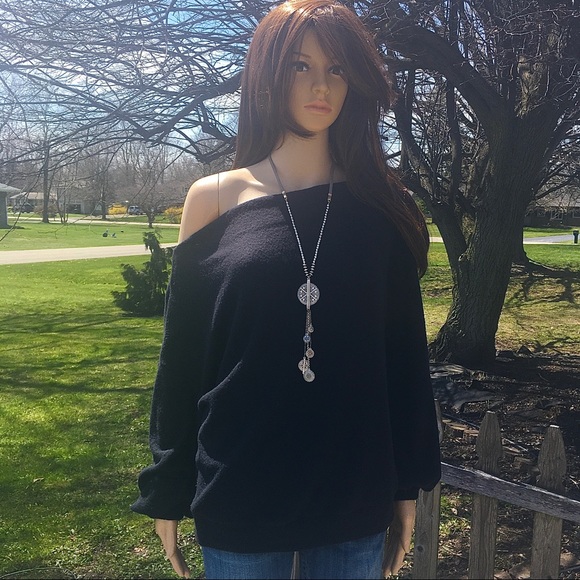 OFF SHOULDER COZINESS - Picture 7 of 8